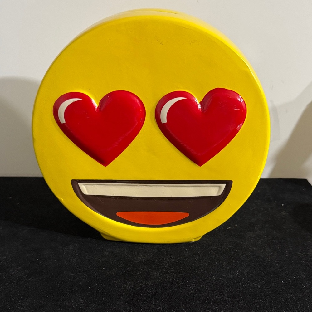 Emoji Heart Eyes
Smiley Face Yellow Red Ceramic Coin
Money Piggy Bank
Saving